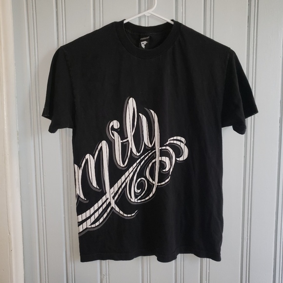 Mens Famous tshirt - Picture 1 of 3